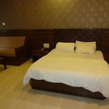 Hotel Regal Palace Мумбаи Номер фото