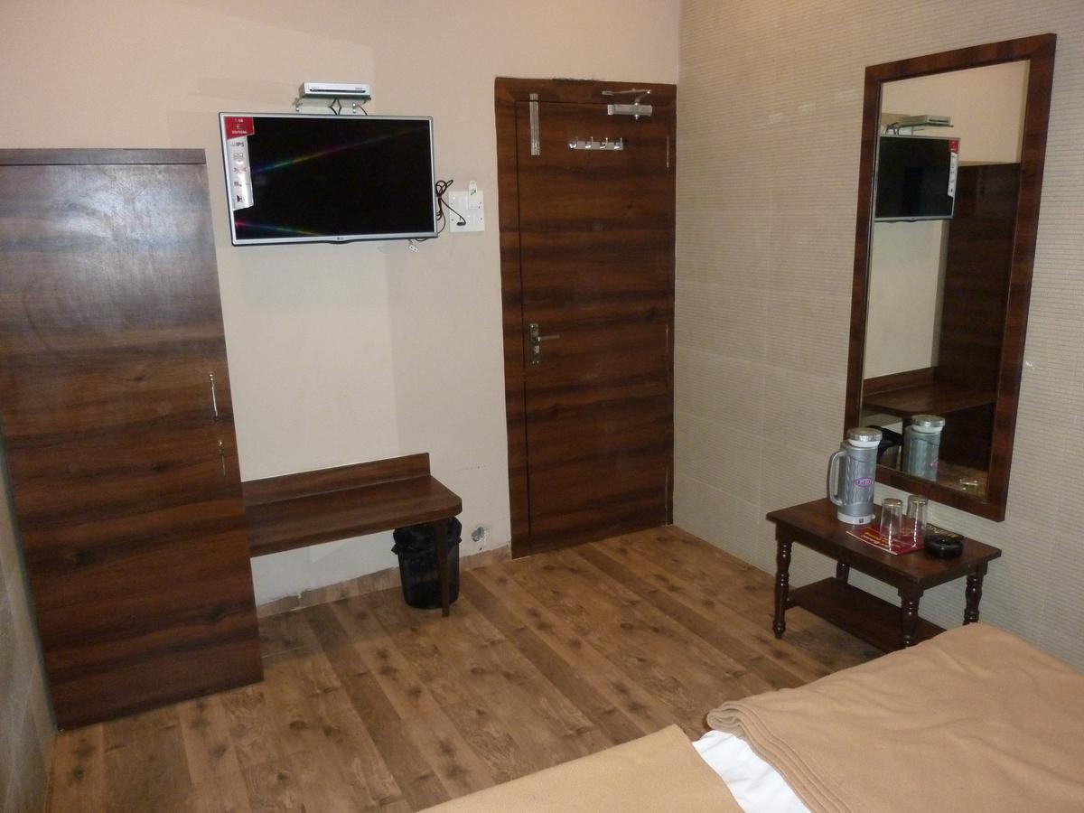 Hotel Regal Palace Мумбаи Экстерьер фото