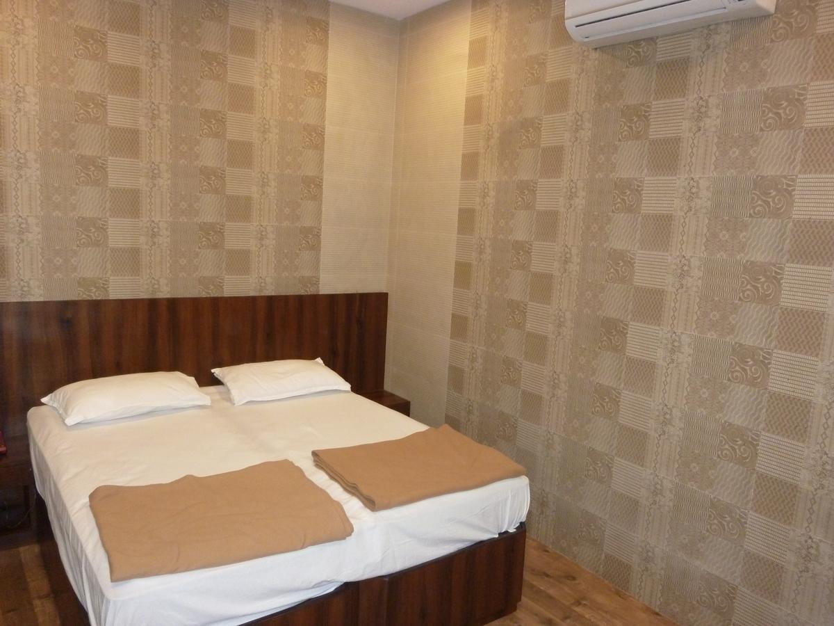 Hotel Regal Palace Мумбаи Экстерьер фото
