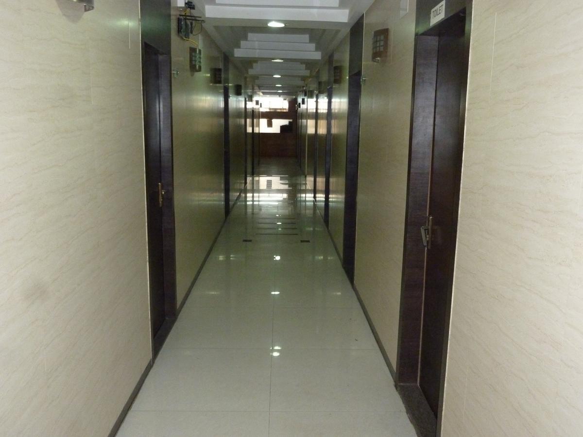 Hotel Regal Palace Мумбаи Экстерьер фото