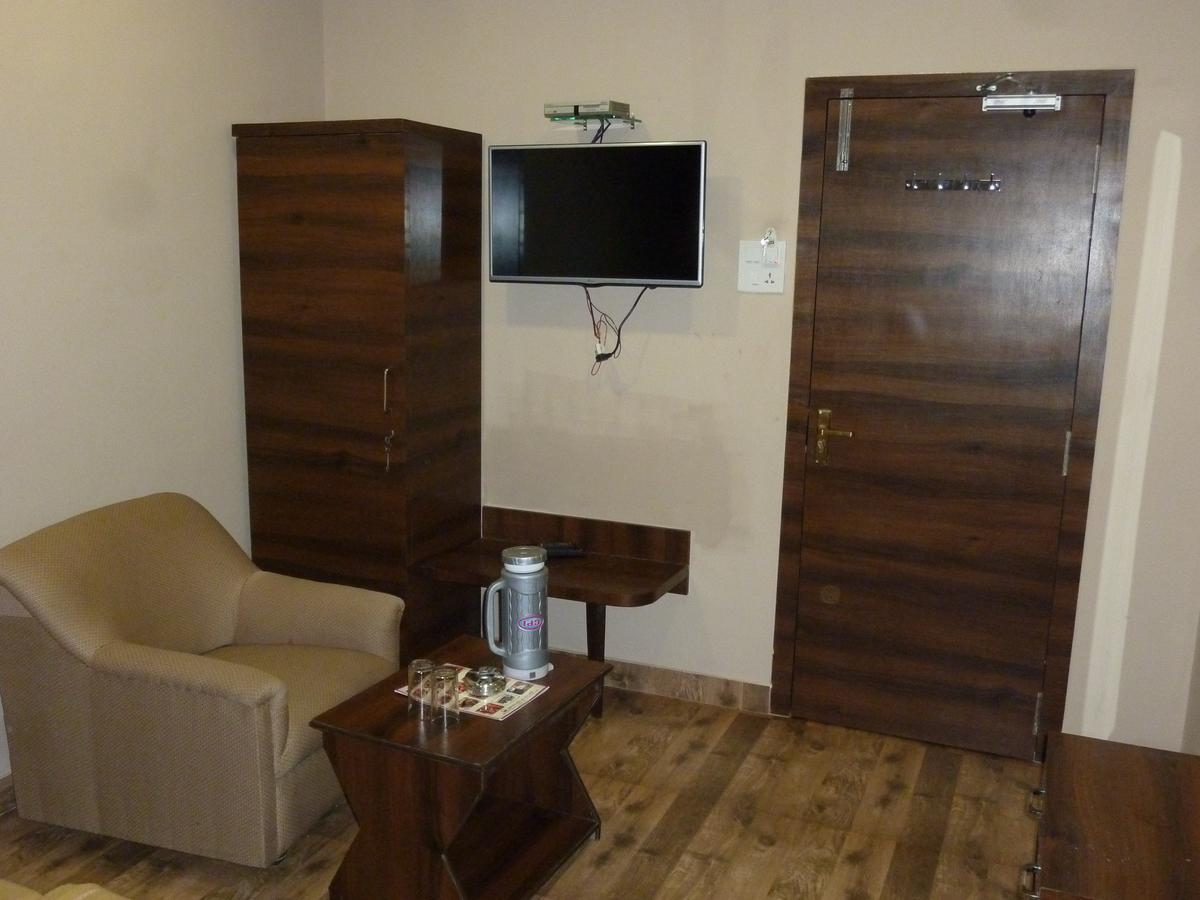 Hotel Regal Palace Мумбаи Экстерьер фото
