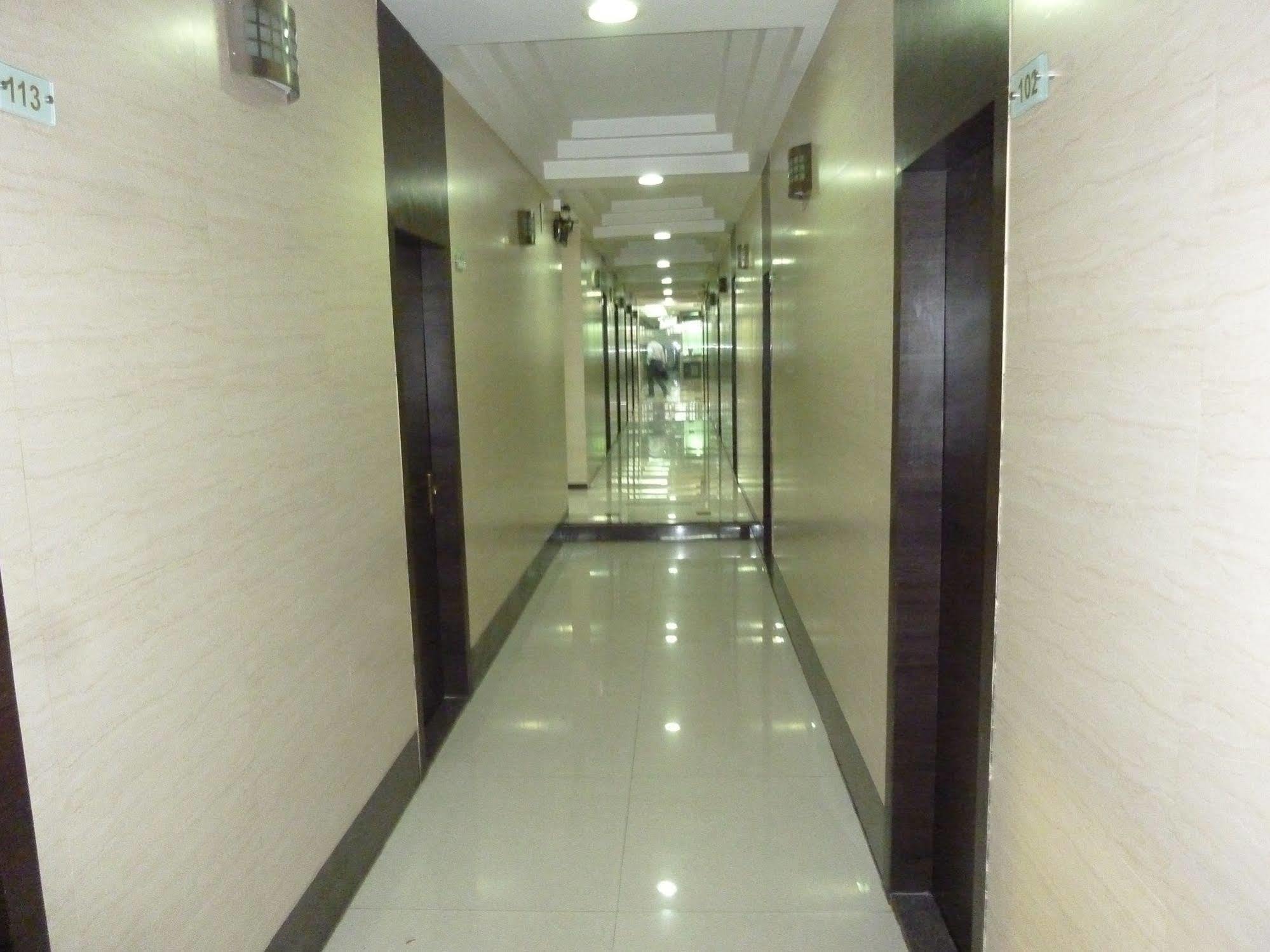 Hotel Regal Palace Мумбаи Экстерьер фото