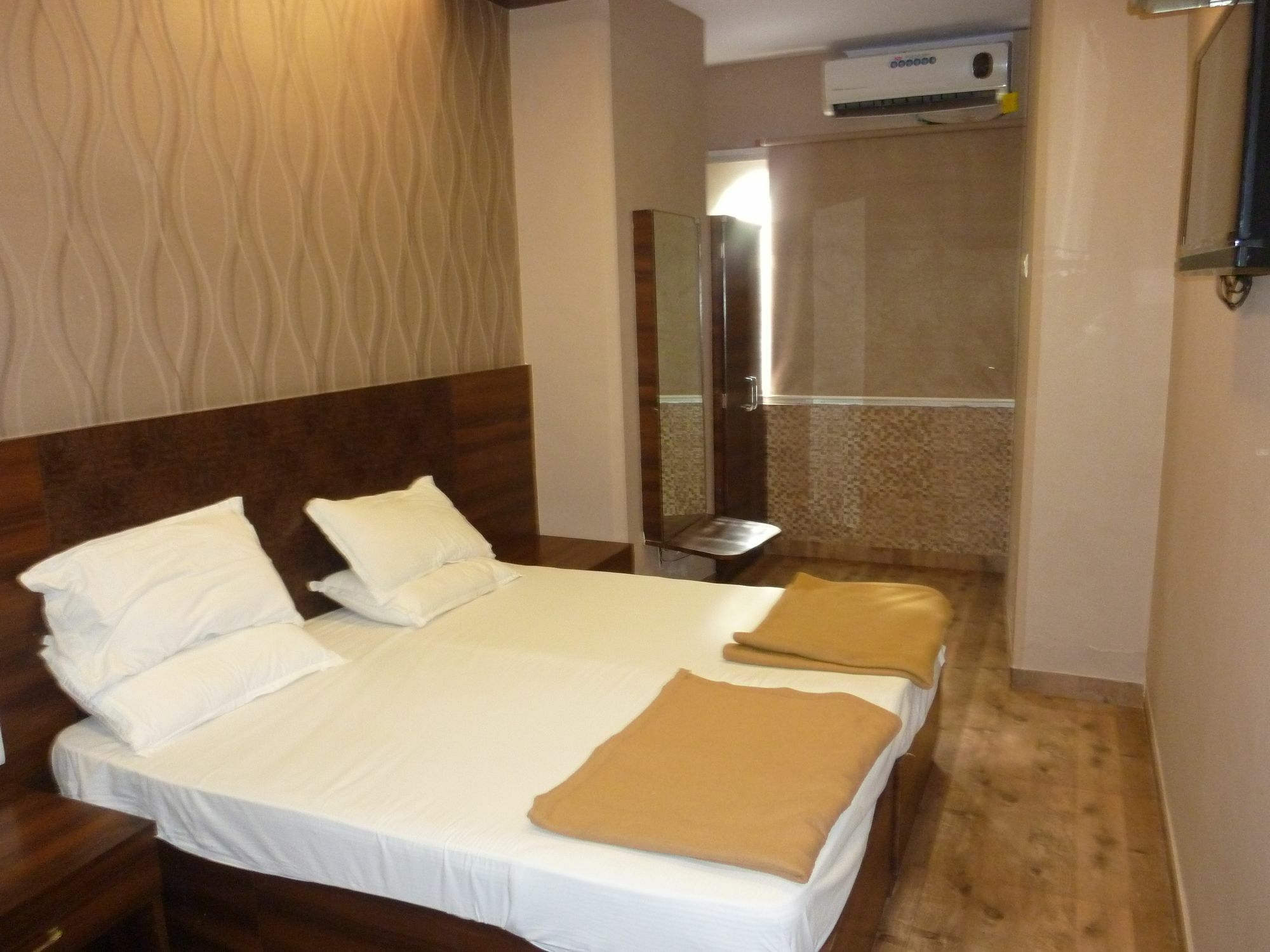 Hotel Regal Palace Мумбаи Экстерьер фото