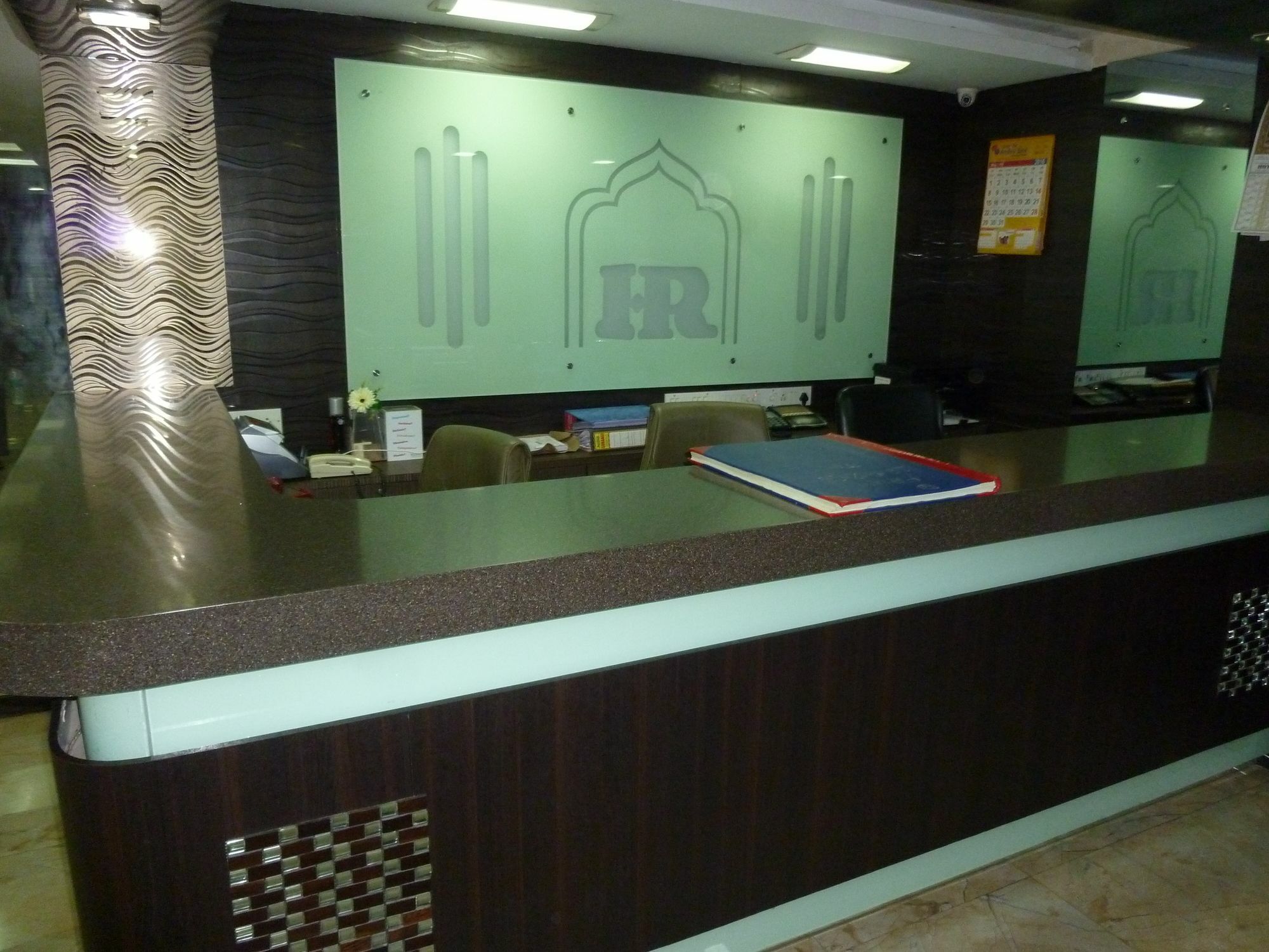 Hotel Regal Palace Мумбаи Экстерьер фото